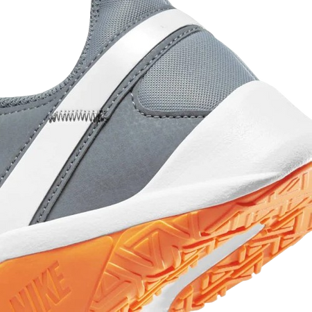 NIKE LEGEND ESSENTIAL 2