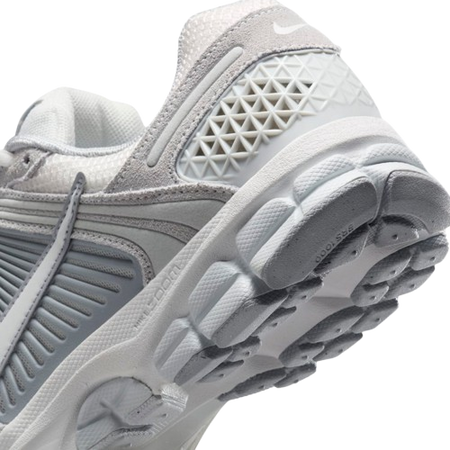 W NIKE ZOOM VOMERO 5