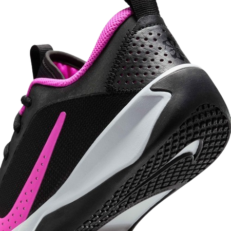 NIKE OMNI MULTI-COURT (GS) HALÓWKI