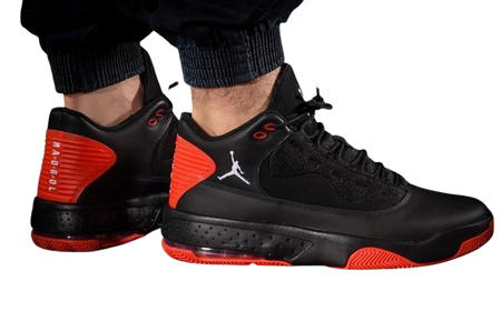 NIKE JORDAN MAX AURA 2