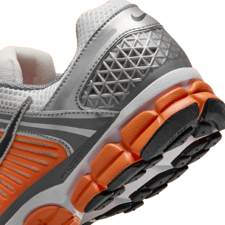 NIKE ZOOM VOMERO 5